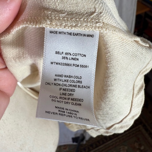 NWT LOST WANDER On Holiday Top 2X Cream Linen Blend V Neck D Ring Strap - Picture 7 of 8